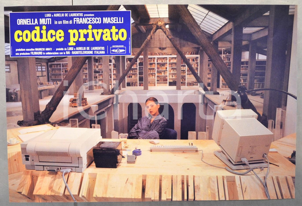 Materiale cinematografico d’epoca 1988 CODICE PRIVATO Ornella MUTI  Regia di Citto MASELLI Fotobusta 61x41 cm 1