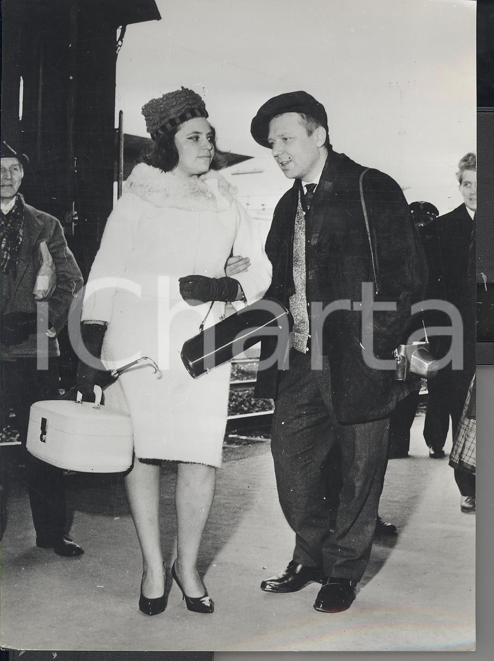 Fotografia d epoca originale 1964 GENOVA Circo di Mosca  Il clown Oleg POPOV arriva in cittÃ  con la moglie 1