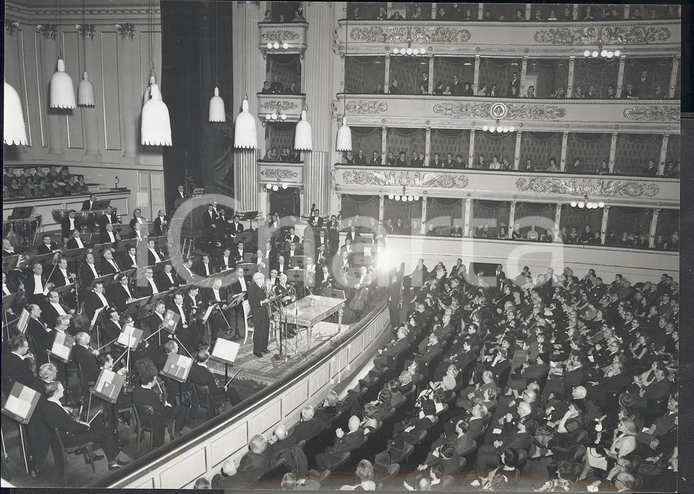 Fotografia d epoca originale 1965 MILANO Teatro alla Scala  Discorso del conte Tommaso GALLARATI SCOTTI Foto 1