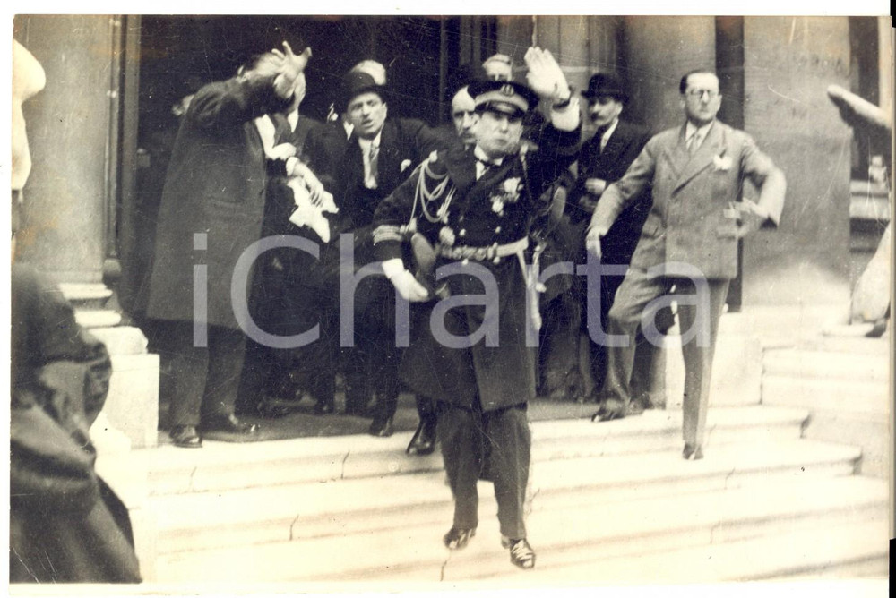 Fotografia d epoca originale 1957 1932 PARIS Attentat Ã  Paul DOUMER  Le corps transportÃ© Photo 18x12 1