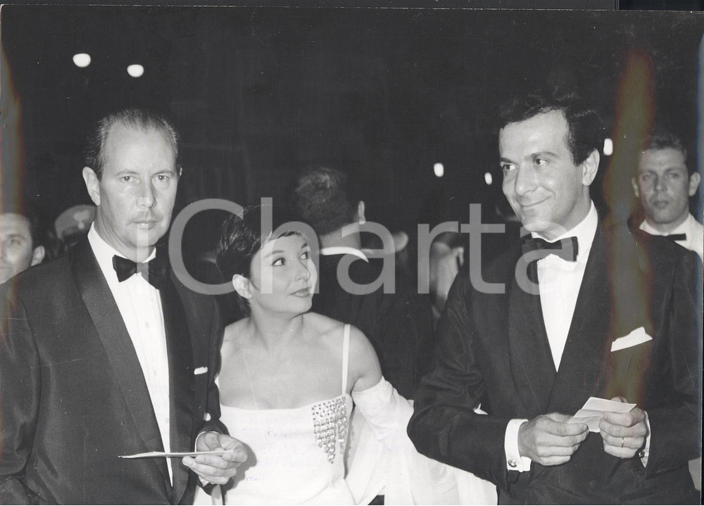 Fotografia d epoca originale 1960 VENEZIA MOSTRA DEL CINEMA Terence YOUNG Zizi JEANMAIRE Roland PETIT Foto 1