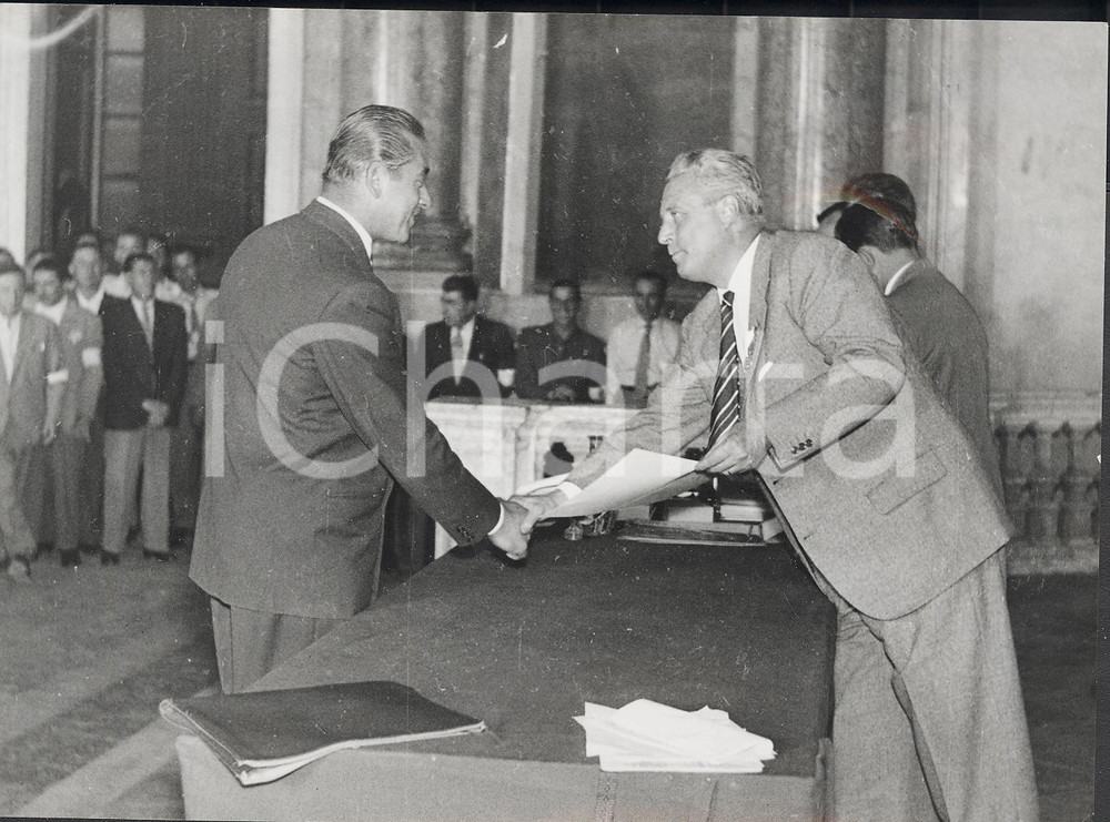 Fotografia d epoca originale 1955 ca GENOVA Vittorio PERTUSIO alla premiazione dei donatori di sangue Foto 1