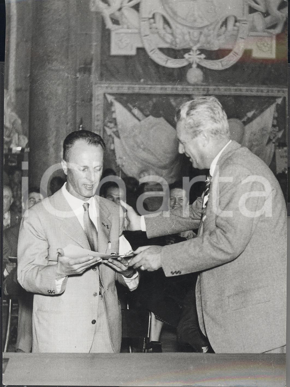 Fotografia d epoca originale 1955 ca GENOVA Vittorio PERTUSIO alla premiazione dei donatori di sangue  Foto 1
