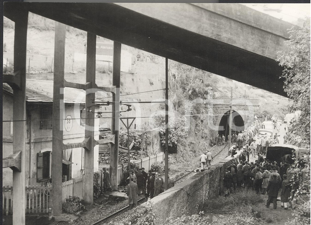 Fotografia d epoca originale 1960 SAVONAALBISSOLA Linea ferroviaria interrotta per incidente Foto 18x13 1