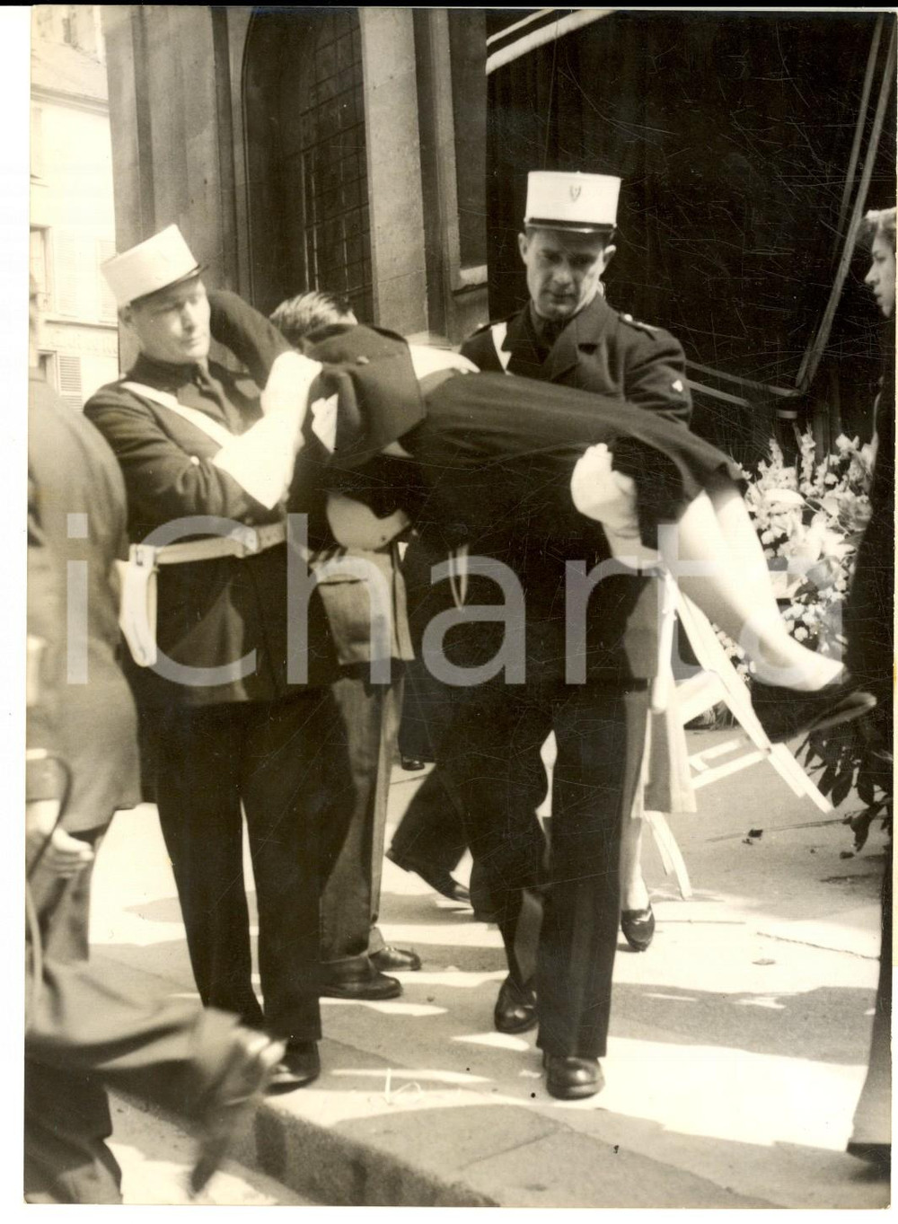 Fotografia d epoca originale 1955 RUEIL FunÃ©railles des victimes de la catastrophe de RIVABELLA Photo 13x18 1