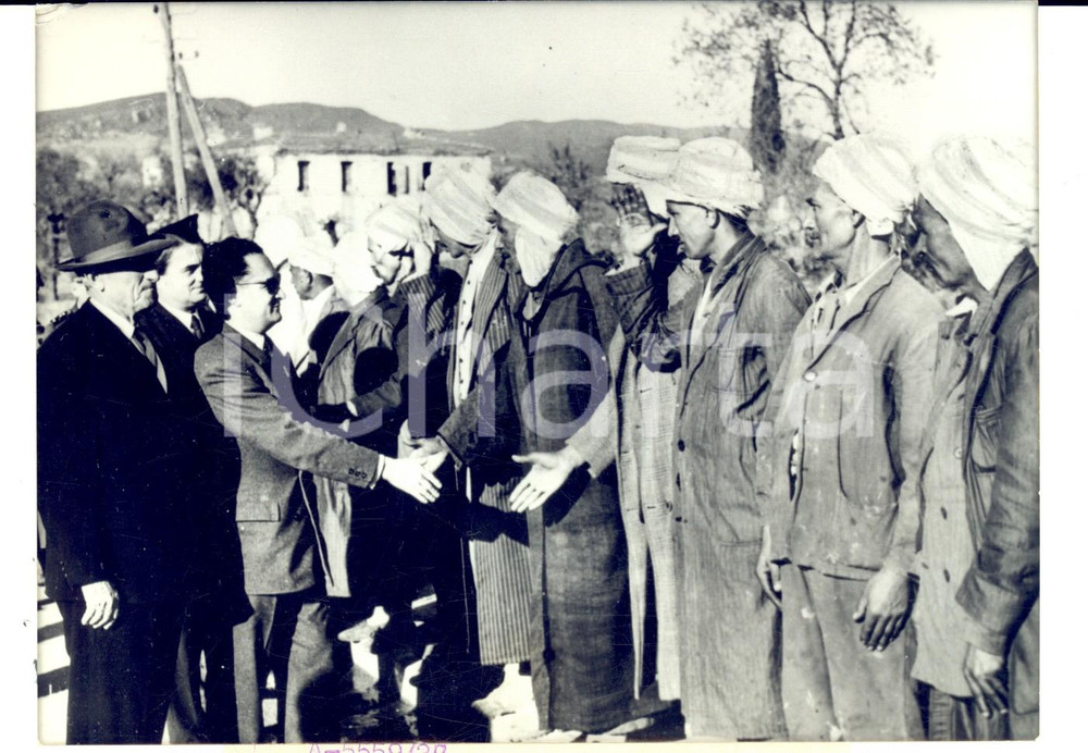 Fotografia d epoca originale 1957 ROUM ES SOUK ALGERIE Maurice BOURGESMANOURY avec combattants musulmans 1