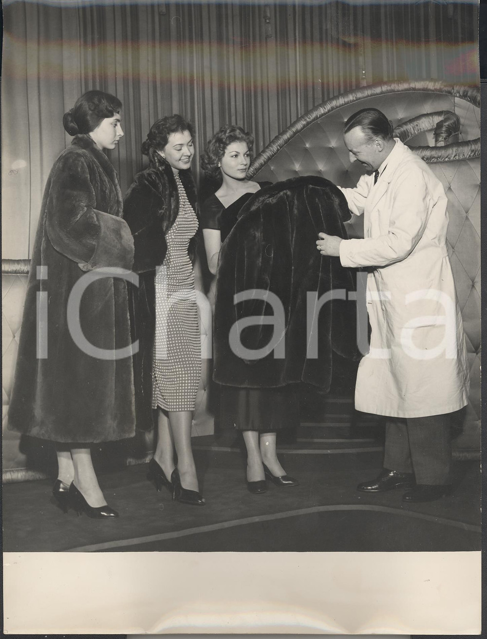 Fotografia d epoca originale 1954 TORINO Pellicce RIVELLA per le miss  Marcella MARIANI Nadia BIANCHI 1