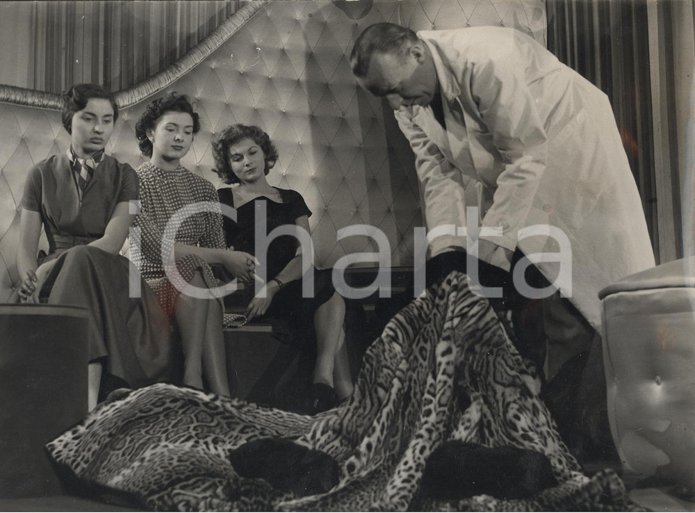 Fotografia d epoca originale 1954 TORINO Pellicce RIVELLA  Miss Marcella MARIANI e Nadia BIANCHI Foto 1