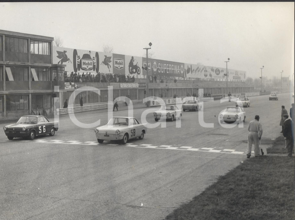 Fotografia d epoca originale 1963 AUTODROMO MONZA Coppa FISA La partenza dei prototipi Autodelta GTA 1300 1
