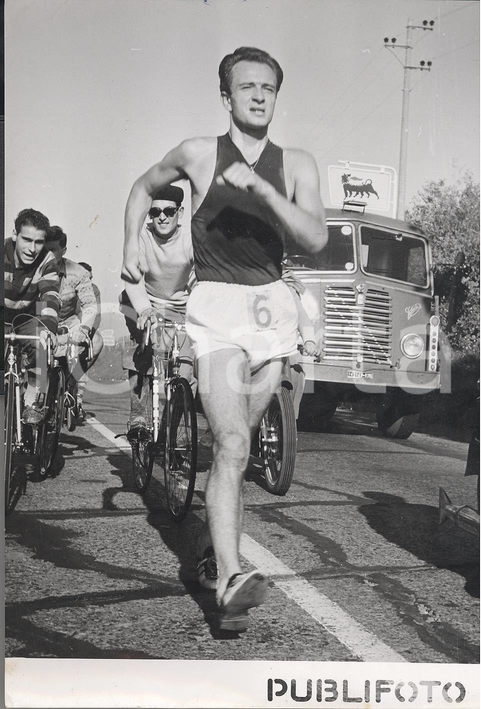 Fotografia d epoca originale 1955 ROMA ATLETICA LEGGERA G.P. Enrico GIAMMEI  Abdon PAMICH in gara Foto 1