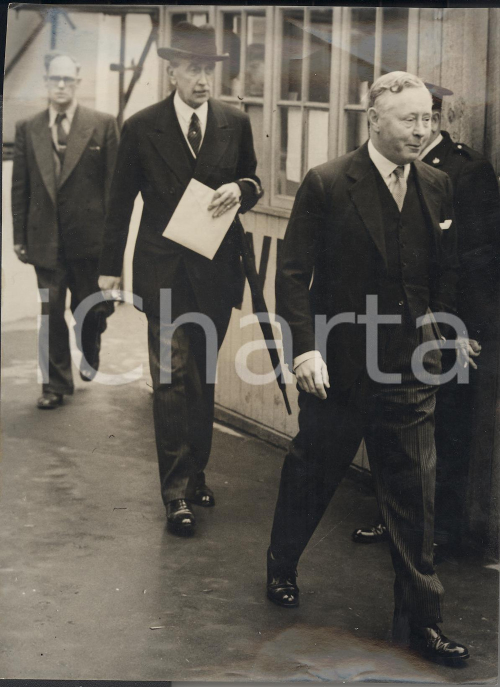 Fotografia d epoca originale 1953 LONDON Coronation Rehearsal  Duke of Norfolk leaving Westminister Abbey 1