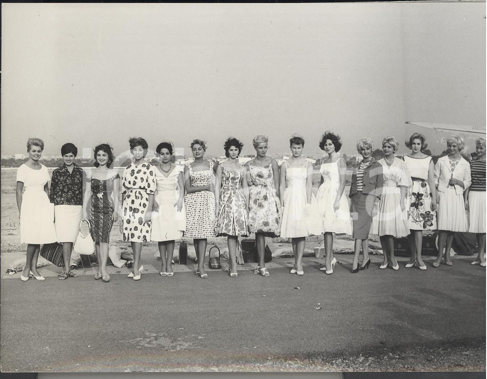 Fotografia d epoca originale 1959 PALERMO MISS EUROPA Christine SPATZIER in posa con le altre concorrenti 1