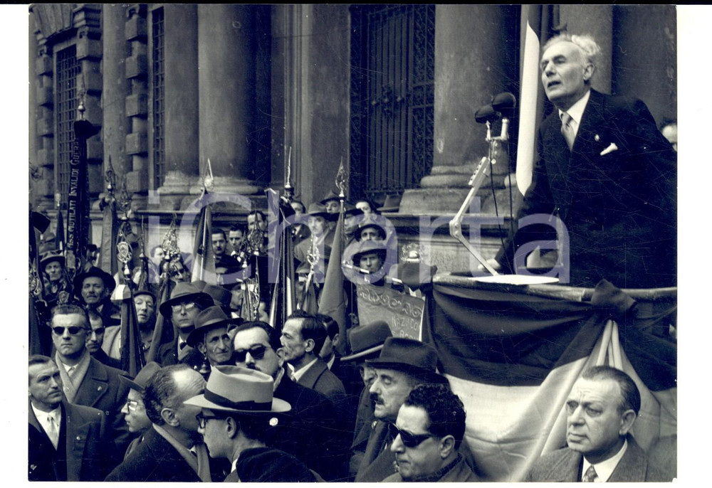 Fotografia d epoca originale 1955 MILANO Protesta dei mutilati per le pensioni d invaliditÃ   Avv. VALENTE 1