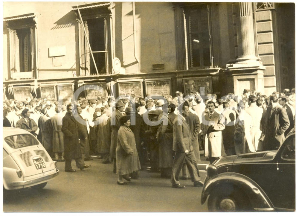 Fotografia d epoca originale 1957 ROMA Manifestazione studentesca universitaria contro l esame di Stato Foto 1
