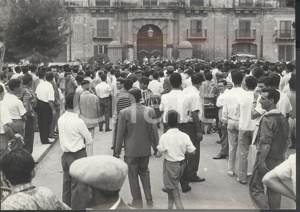 Fotografia d epoca originale 1957 ROMA Manifestazione studentesca  Tafferugli tra polizia e dimostranti 1