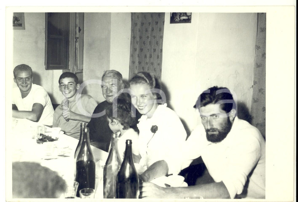 Fotografia d epoca originale 1958 ? ITALIA Maria Gabriella di SAVOIA e Juan Carlos a tavola Foto 18x13 cm 1