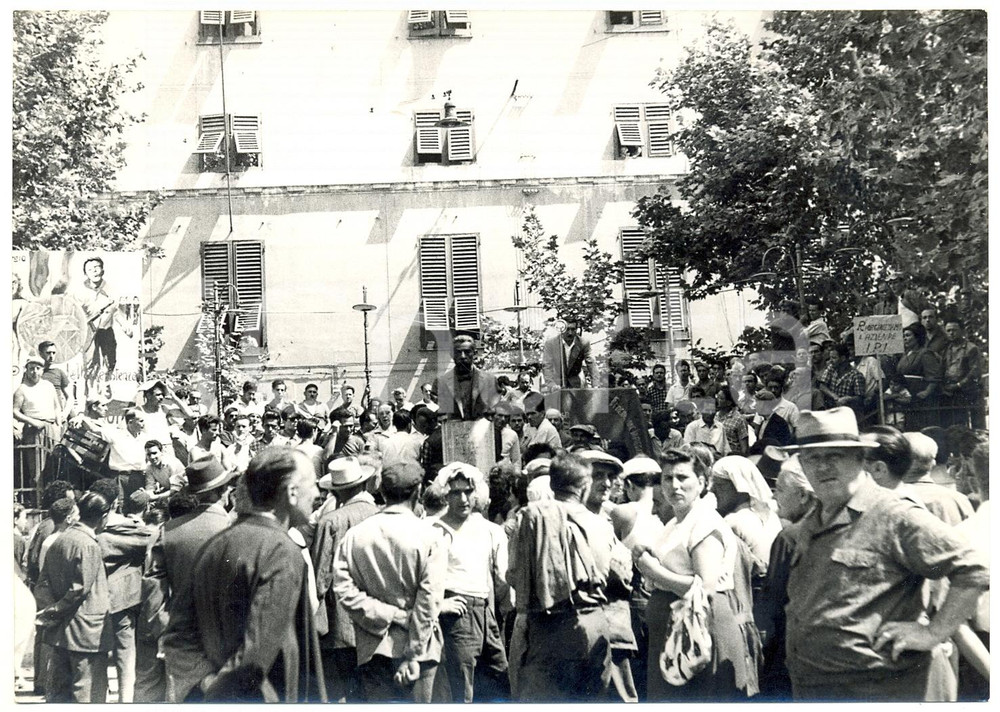 Fotografia d epoca originale 1954 SESTRI PONENTE Operai della San Giorgio ascoltano Giovanni ROVEDA Foto 1