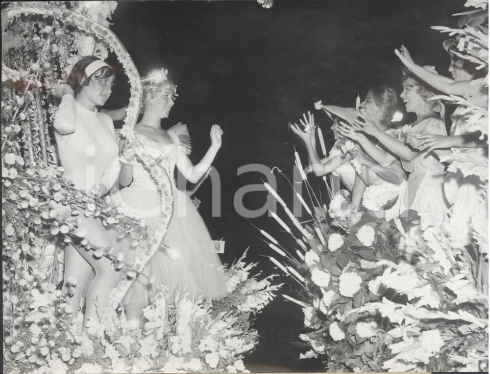 Fotografia d epoca originale 1959 NICE Nuit Rose  DÃ©filÃ© sur la Promenade des Anglais Photo 18x13 1