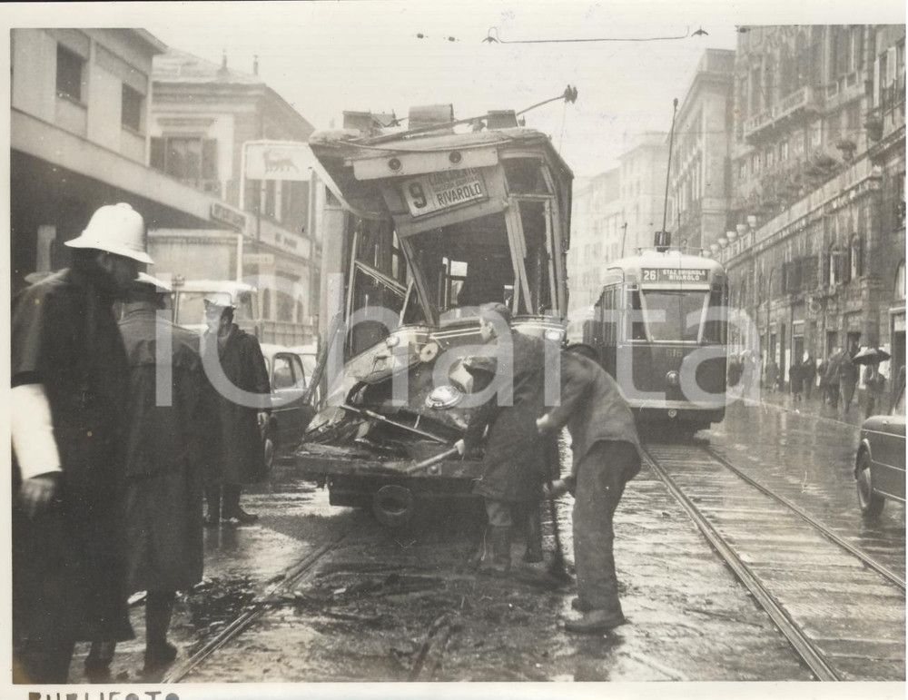 Fotografia d epoca originale 1950 ca GENOVA Grave incidente per tram della linea 9  Fotografia 18x13 cm 1