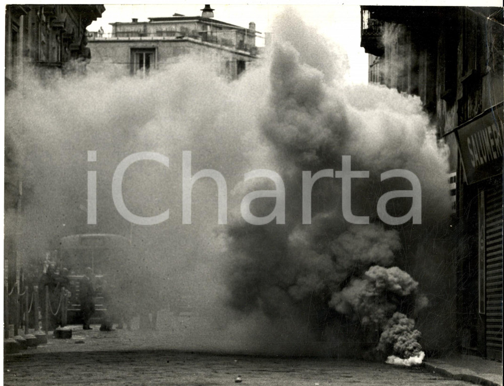 Fotografia d epoca originale 1972 ANNI DI PIOMBO MILANO via SOLFERINO  Guerriglia tra polizia ed estremisti 1