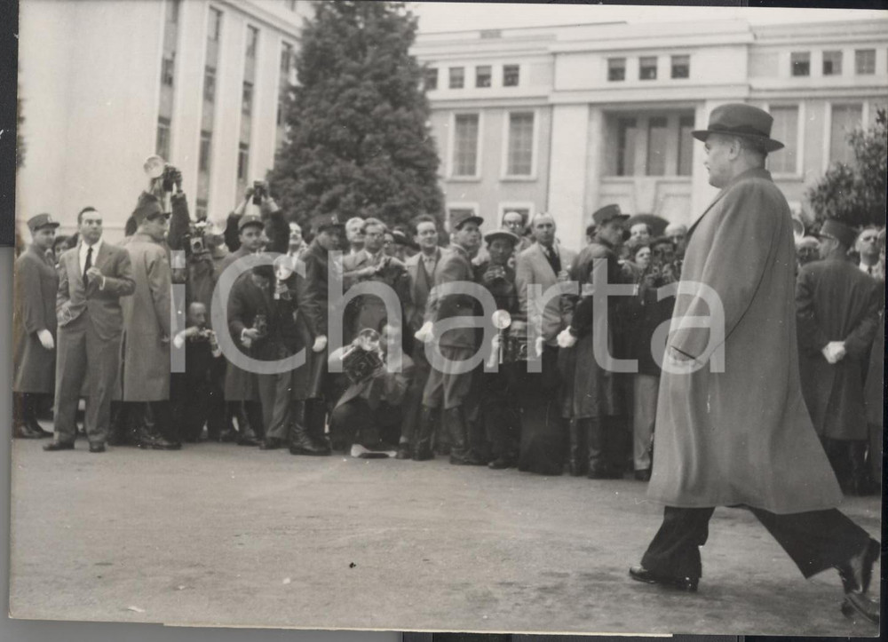 Fotografia d epoca originale 1954 GINEVRA VjaÄeslav  MOLOTOV bersagliato dai fotografi  Foto 18x13 cm 1