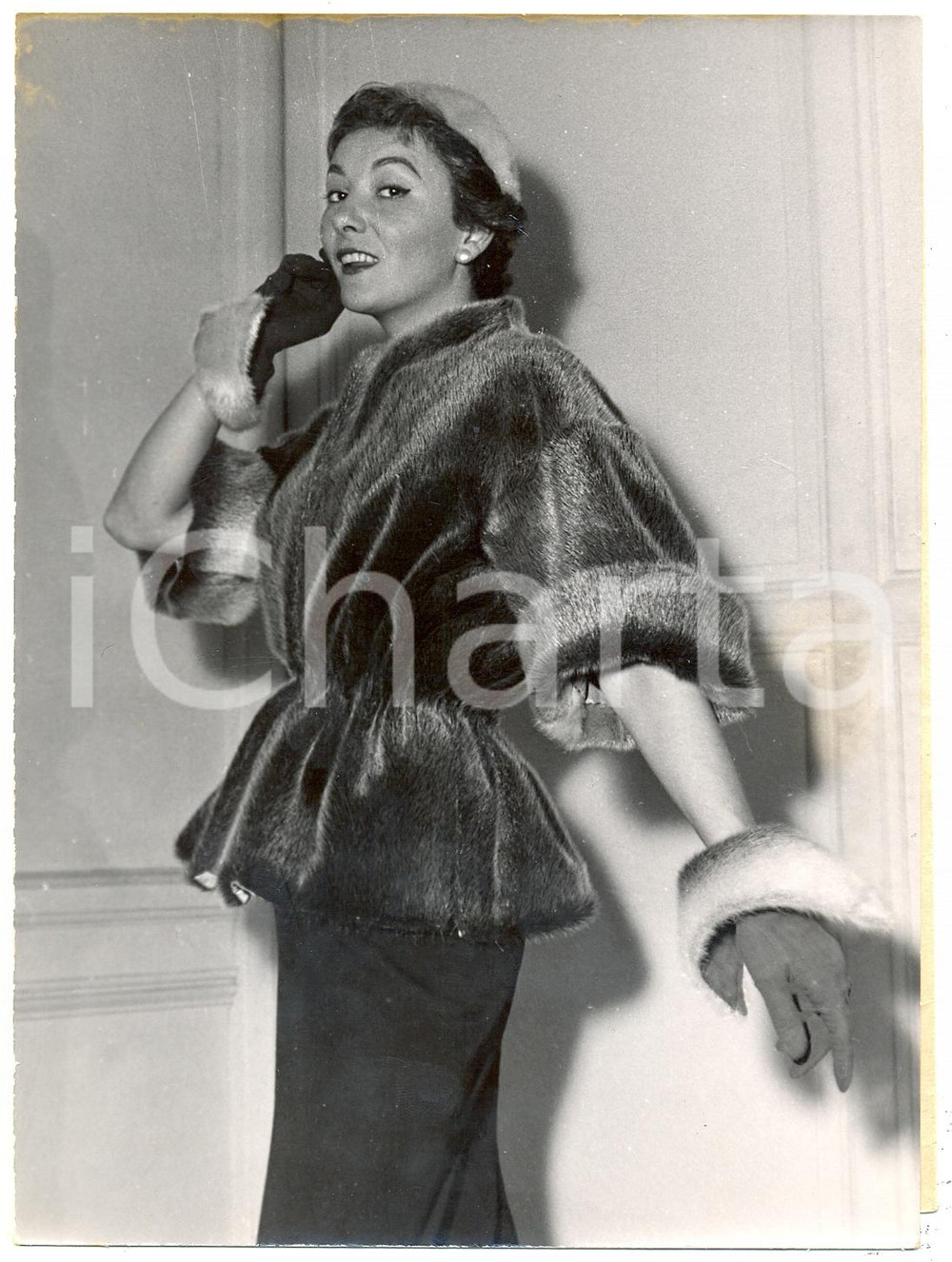 Fotografia d epoca originale 1953 PARIS MODE Fourrures  Manteau Oeillet de poÃ¨te Photo 13x18 cm 1
