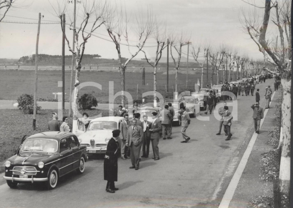 Fotografia d epoca originale 1957 ROMA  Jamm  mÃ²  Manifestazione di protesta dei cittadini di Sulmona Foto 1