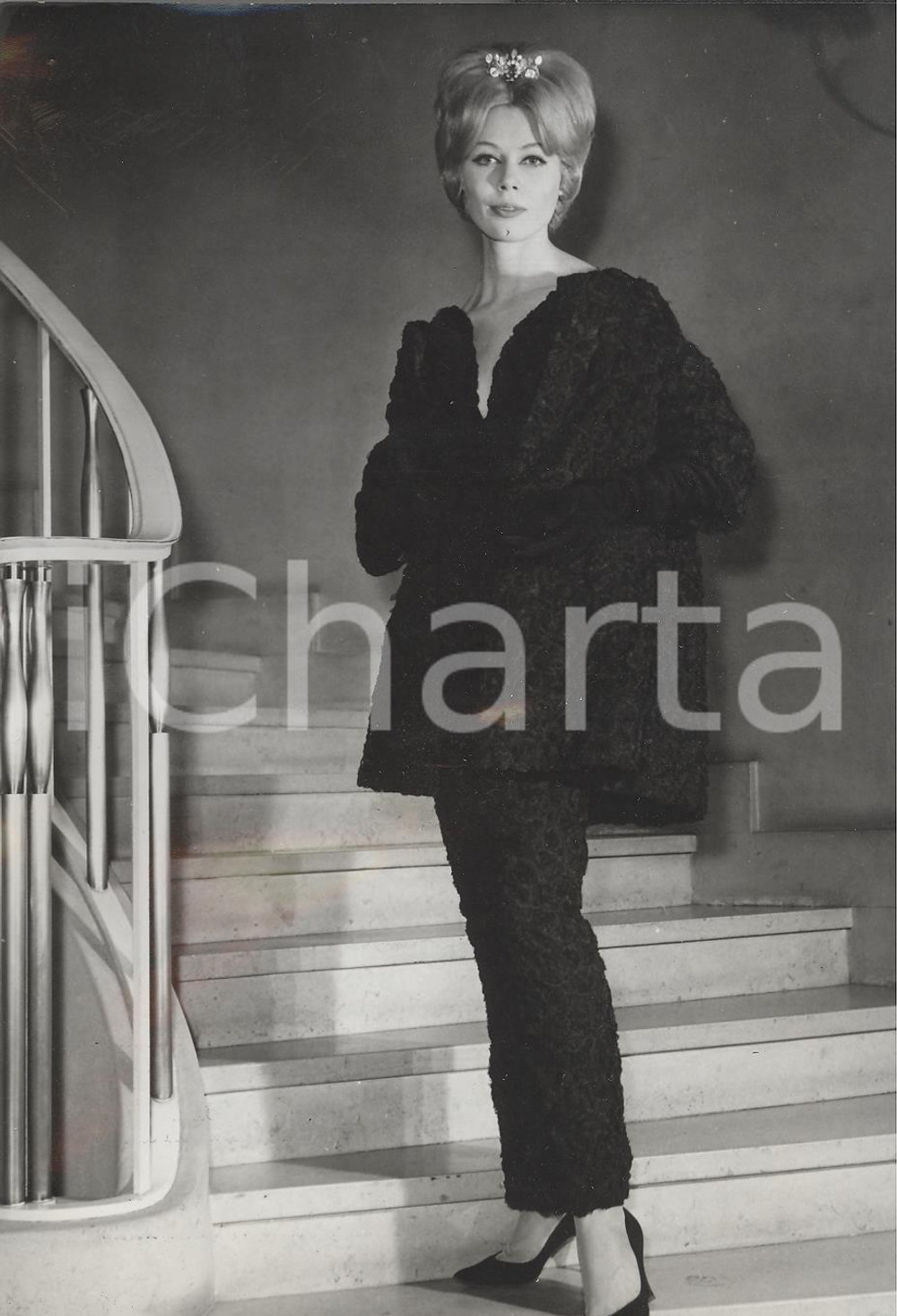 Fotografia d epoca originale 1959 PARIS Model wearing heavy black lace SPLEEN by Jacques HEIM collection 1