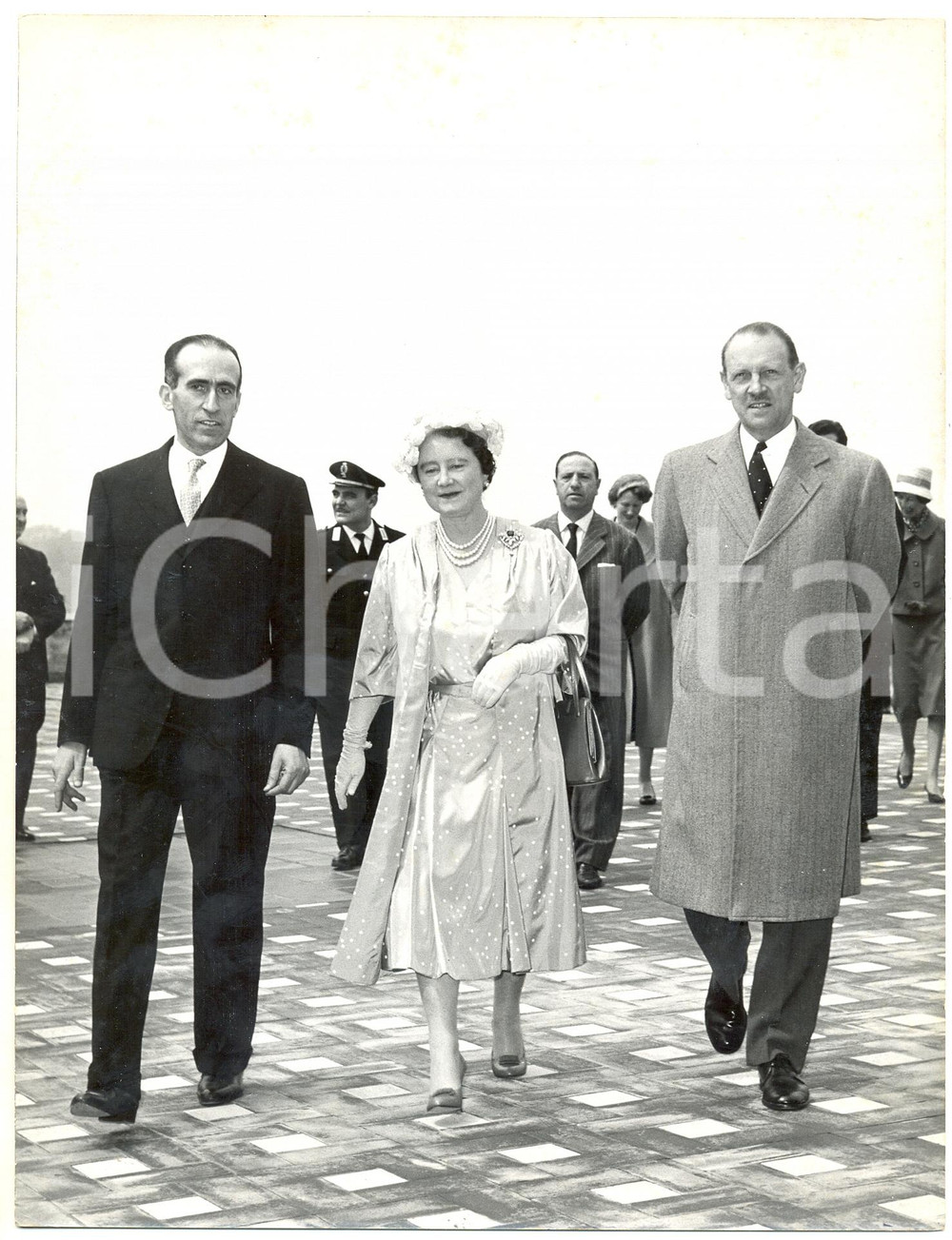 Fotografia d epoca originale 1959 ROMA Regina Madre d Inghilterra in visita alla cittÃ  Foto 18x24 cm 1