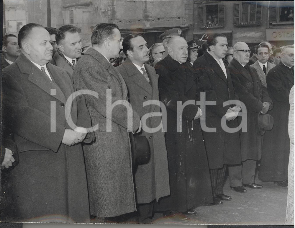 Fotografia d epoca originale 1956 MILANO Giulio ANDREOTTI Giovanni GRONCHI ai funerali di don GNOCCHI 1