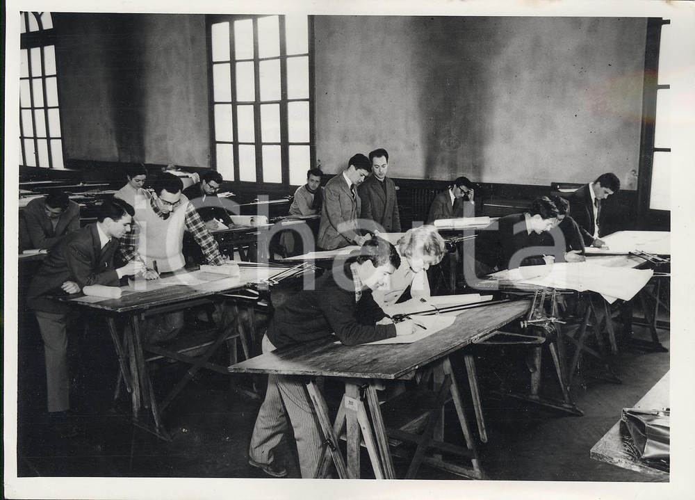 Fotografia d epoca originale 1958 TORINO Studenti occupano un aula del Politecnico per due giorni Foto 18x13 1
