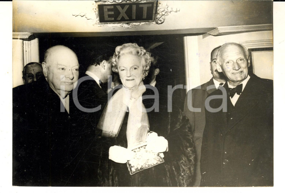 Fotografia d epoca originale 1959 LONDON Winston CHURCHILL a teatro con la moglie e il maresciallo MONTGOMERY 1