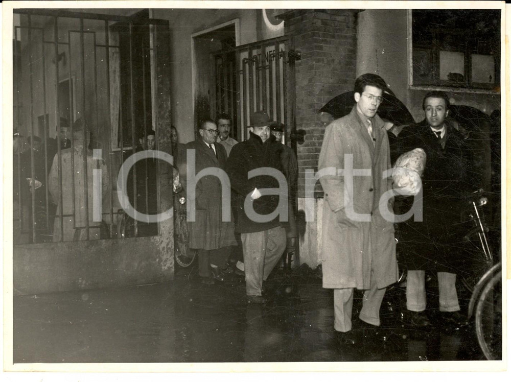 Fotografia d epoca originale 1953 FIRENZE RIFREDI Gli operai della PIGNONE terminano l occupazione Foto 1