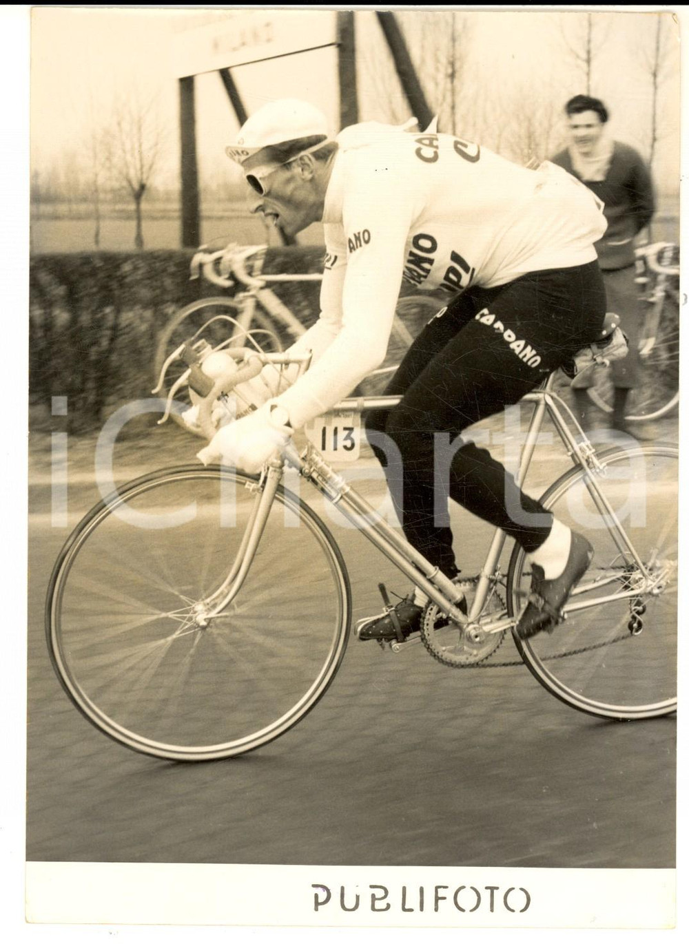 Fotografia d epoca originale 1956 CICLISMO MILANOSANREMO Ferdi KUBLER in gara Fotografia 13x18 cm 1