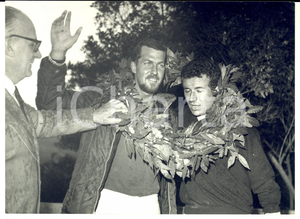 Fotografia d epoca originale 1963 PALERMO TARGA FLORIO  I vincitori Joakim BONNIER e Carlo ABATE Foto 1