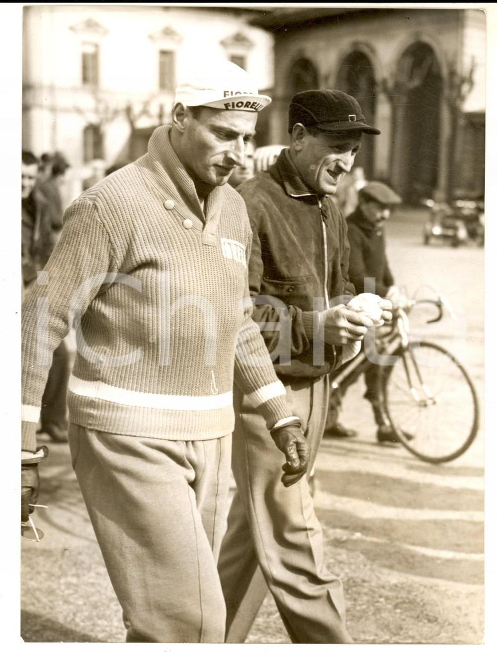 Fotografia d epoca originale 1955 ca CICLISMO MILANOTORINO Ferdi KUBLER prima della partenza Foto 13x18 cm 1