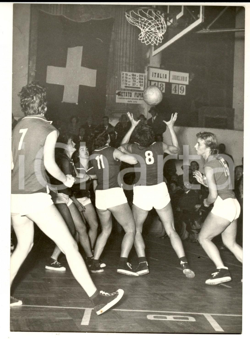 Fotografia d epoca originale 1959 VENEZIA PALLACANESTRO ItaliaJugoslavia  Attacco delle azzurre Foto 13x18 1