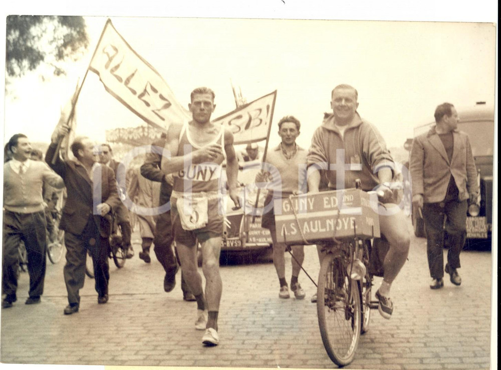 Fotografia d epoca originale 1959 STRASBOURGPARIS Edmond GUNY remporte la marche Photo 18x13 cm 1