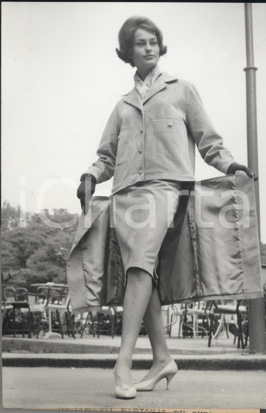 Fotografia d epoca originale 1959 PARIS MODE CrÃ©ation en cuire CASTOR  Manteau en veau givrÃ© Photo 13x18 cm 1