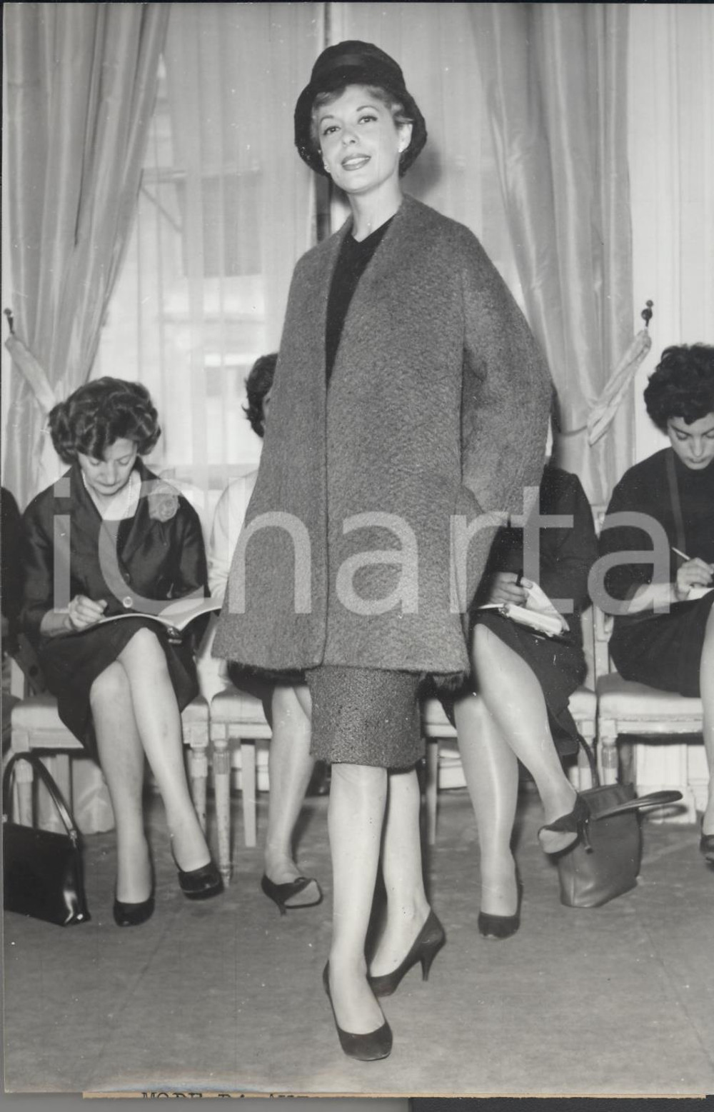 Fotografia d epoca originale 1959 PARIS MODE Automne  CrÃ©ation Jacques GRIFFE  Ensemble FRIQUET Photo 1
