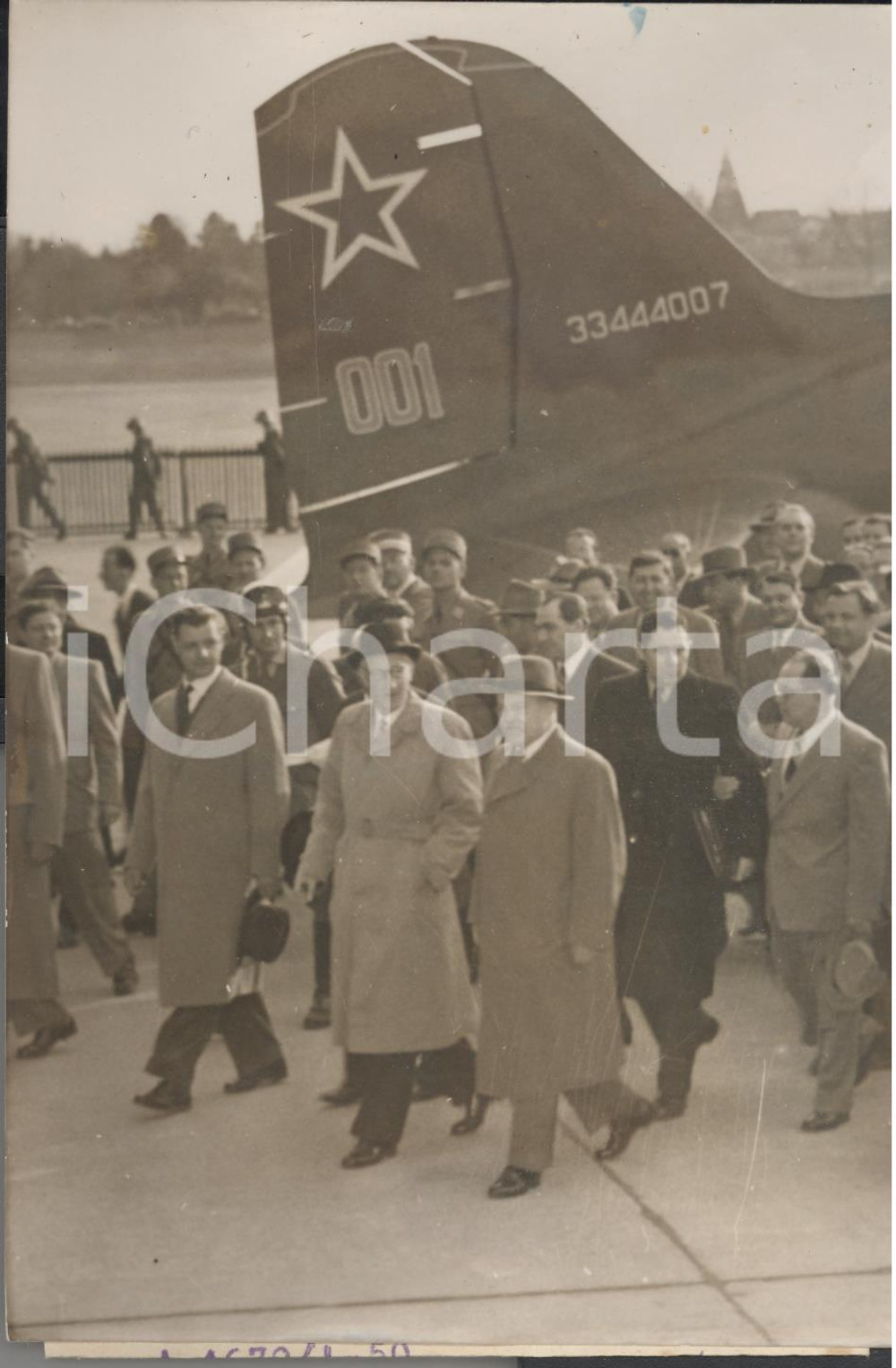 Fotografia d epoca originale 1954 GINEVRA Arrivo di VjaÄeslav  MOLOTOV e Andrej GROMYKO Foto 13x18 cm 1