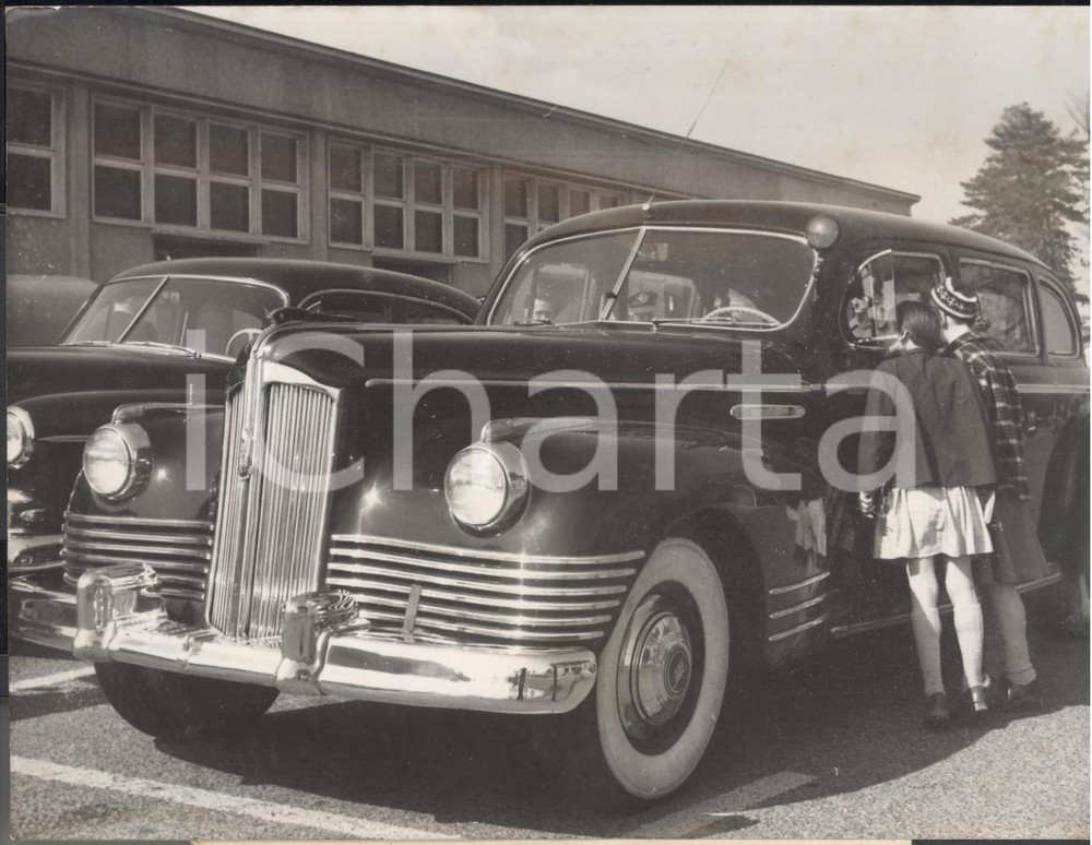 Fotografia d epoca originale 1954 GINEVRA Bambini curiosi intorno all auto di VjaÄeslav  MOLOTOV Foto 18x13 1