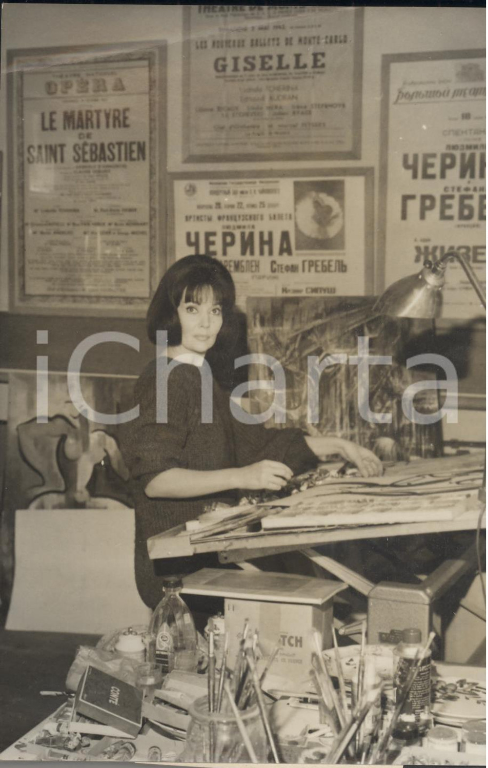 Fotografia d epoca originale 1962 PARIS Ludmilla TCHERINA travaille dans son atÃ©lier Photo 13x18 cm 1
