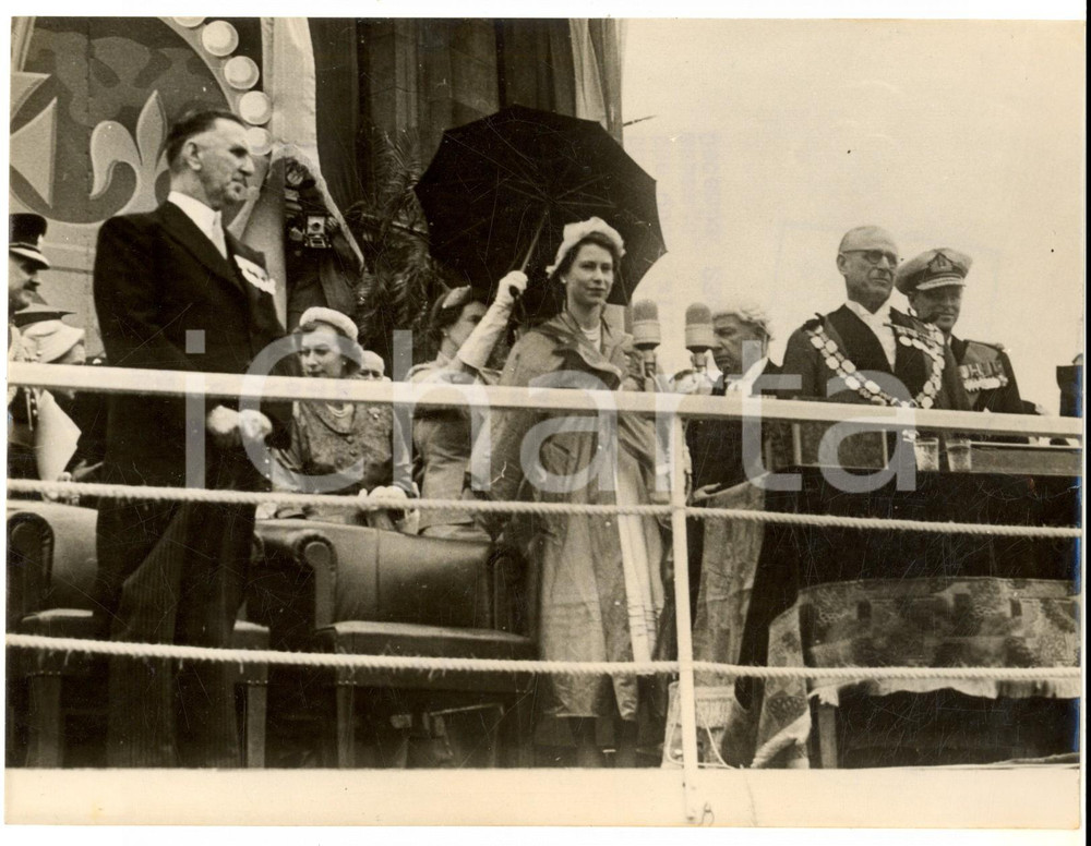 Fotografia d epoca originale 1953 AUCKLAND NEW ZEALAND Queen Elizabeth during the official welcome  Photo 1