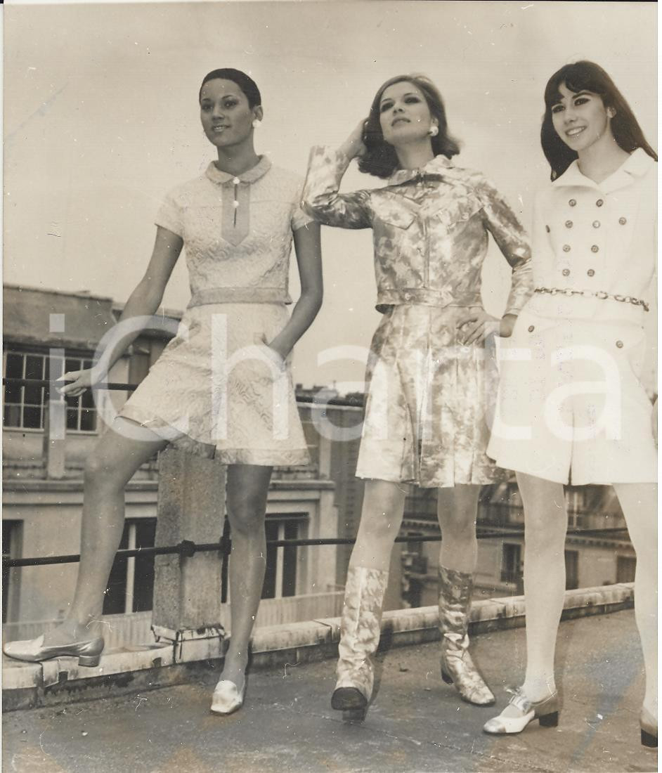 Fotografia d epoca originale 1967 PARIS Tre modelle in miniabiti della stilista BASTA Foto Moda 1