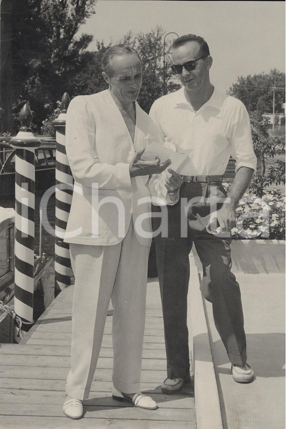 Fotografia d epoca originale 1957 VENEZIA Mostra Cinematografica  RenÃ© CLAIR con Walter BORG Foto 13x18 cm 1