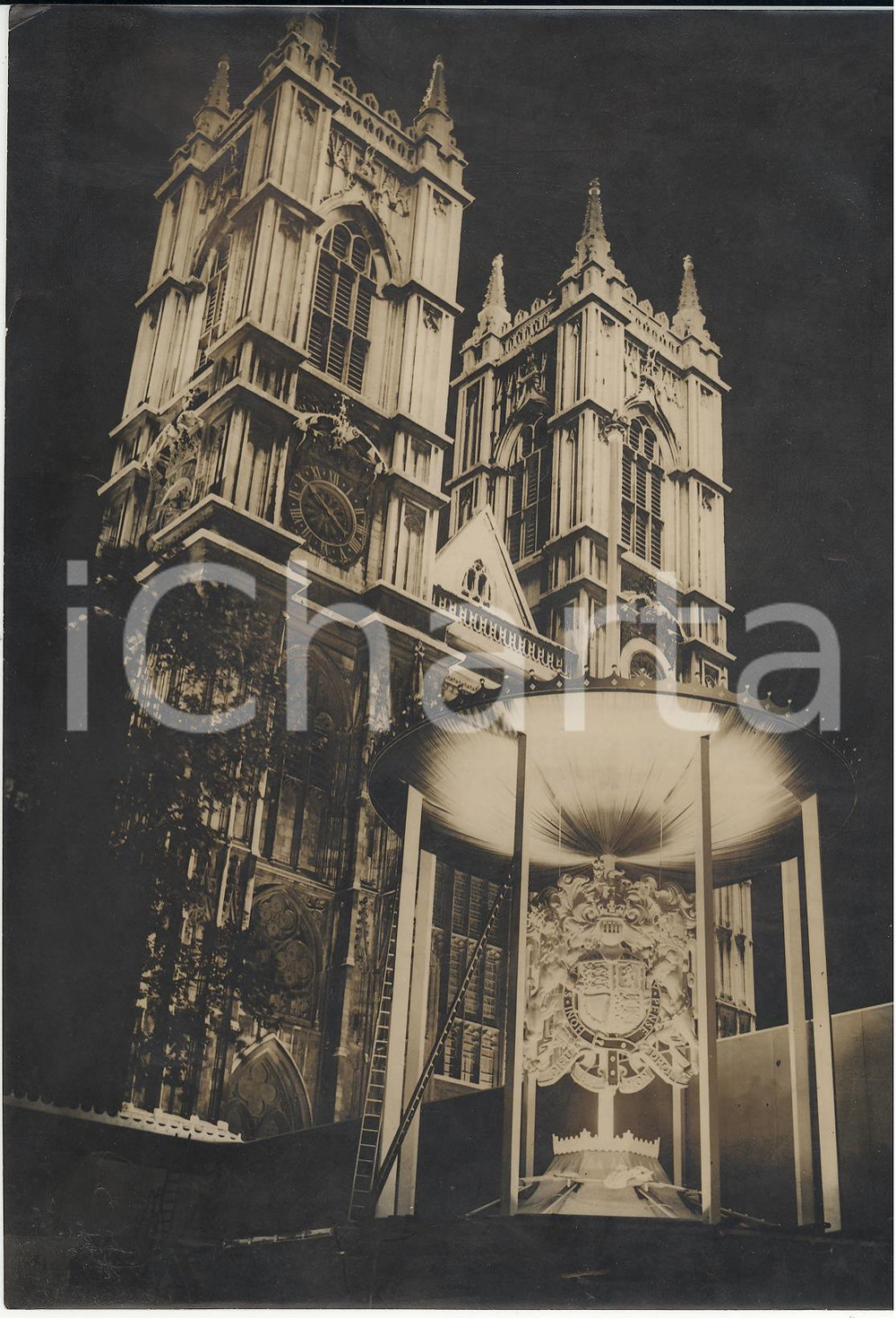 Fotografia d epoca originale 1953 LONDON AT NIGHT Westminister Abbey s Coronation floodlighting Photo 15x20 1