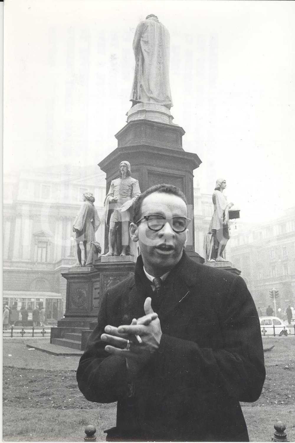 Fotografia d epoca originale 1965 MILANO Piazza della Scala  Ritratto del maestro Henry LEWIS Foto 13x18 1
