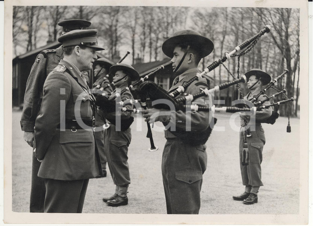 Fotografia d epoca originale 1953 PIRBRIGHT CAMP General John HARDING Ghurka Regiment, inspection  Photo 1