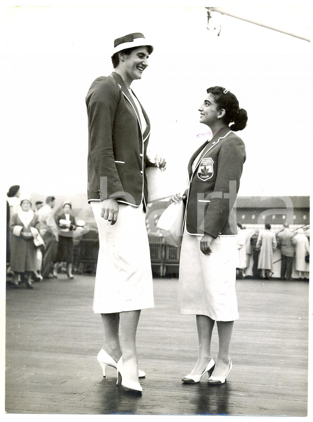 Fotografia d epoca originale 1958 LIVERPOOL  Empire Games  Marie DEPREE e Freyda BERMAN Photo 15x20 cm 1